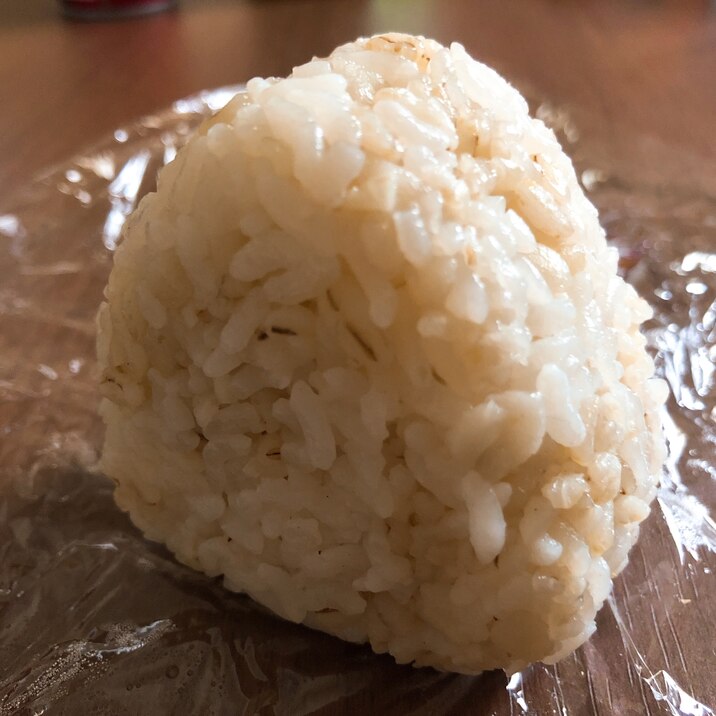 コンビニの塩むすび風ごはん レシピ 作り方 By いちこ15 楽天レシピ コンビニの塩むすび風ごはん レシピ 作り方 By いちこ15 楽天レシピ